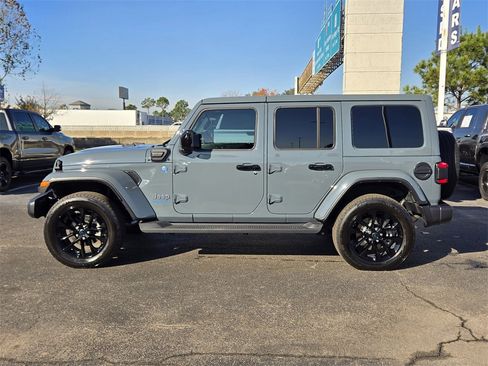 Used 2025 Jeep Wrangler Unlimited Sahara image 7
