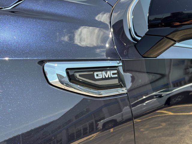 Used 2023 GMC Yukon SLT AWD/4WD image 14