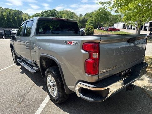 Used 2025 Chevrolet Silverado 2500 LT w/ Convenience Package AWD/4WD image 5