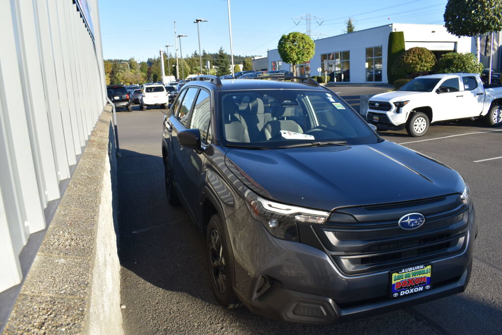 Used 2025 Subaru Forester AWD/4WD image 3