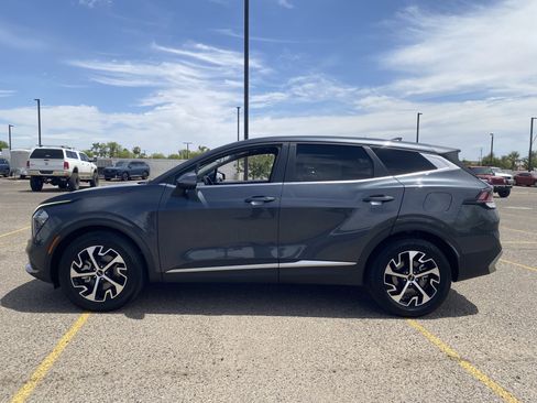 Certified 2023 Kia Sportage EX FWD image 3