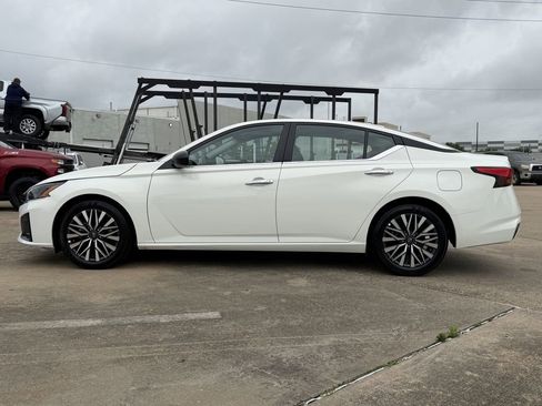 Used 2025 Nissan Altima 2.5 SV FWD image 6