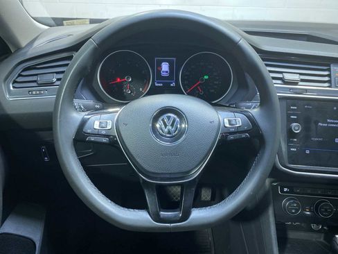 Used 2020 Volkswagen Tiguan SE w/ Panoramic Sunroof Package image 15