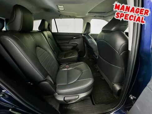 Used 2022 Toyota Highlander XLE AWD/4WD image 28