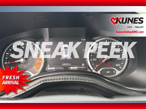Used 2022 Jeep Renegade Trailhawk w/ Sun/Sound Group AWD/4WD image 8