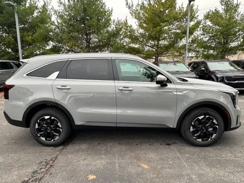 New 2026 Kia Sorento S image 4