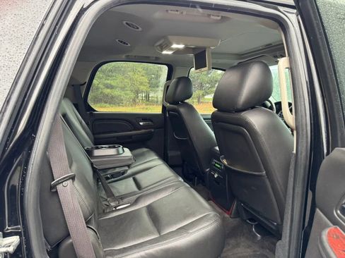 Used 2014 Cadillac Escalade Premium AWD/4WD image 19