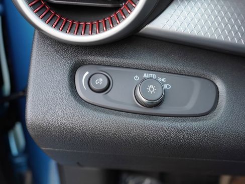 Certified 2025 Chevrolet Trax RS w/ Sunroof Package image 22