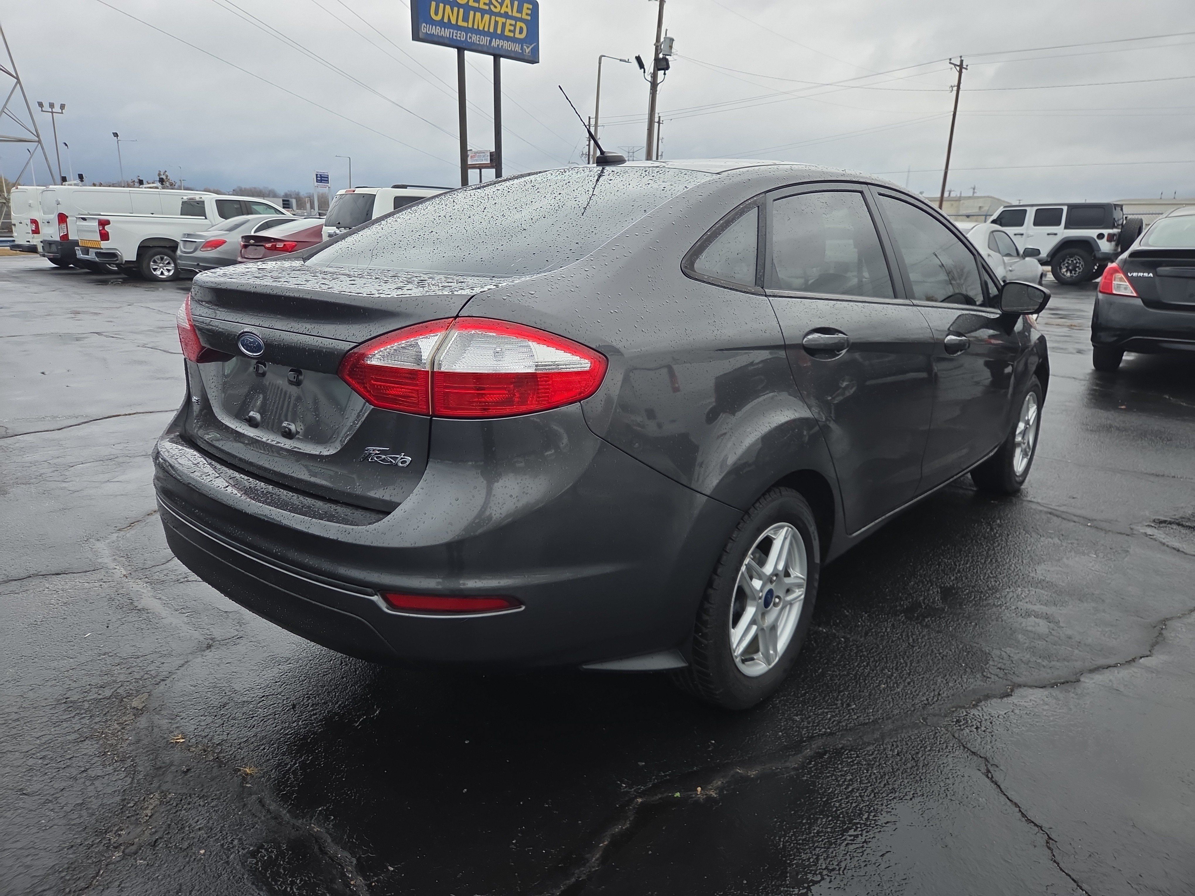 Used 2017 Ford Fiesta SE FWD image 5