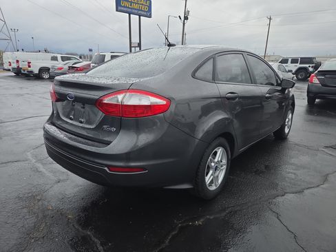 Used 2017 Ford Fiesta SE image 5