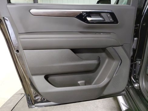 New 2026 Chevrolet Suburban LS w/ LS Custom Edition AWD/4WD image 17