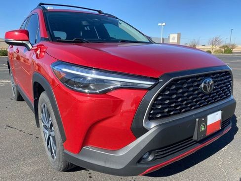 Used 2024 Toyota Corolla Cross XLE image 8