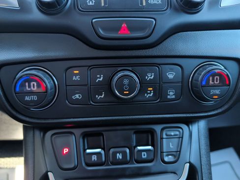 Used 2019 GMC Terrain SLT w/ Preferred Package image 14