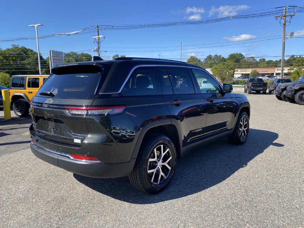 Certified 2023 Jeep Grand Cherokee Limited AWD/4WD image 3