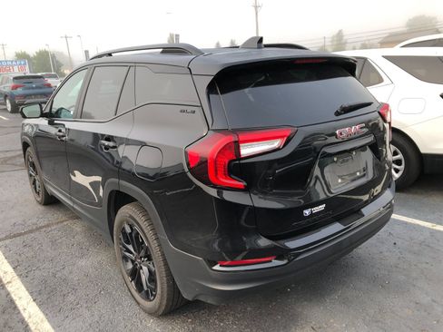 Used 2022 GMC Terrain SLE w/ Driver Convenience Package FWD image 5