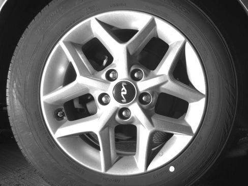 Used 2025 Kia Soul LX w/ LX Technology Package FWD image 18