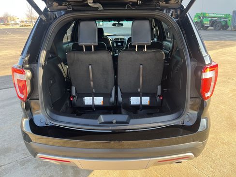 Used 2017 Ford Explorer XLT w/ Equipment Group 202A image 19