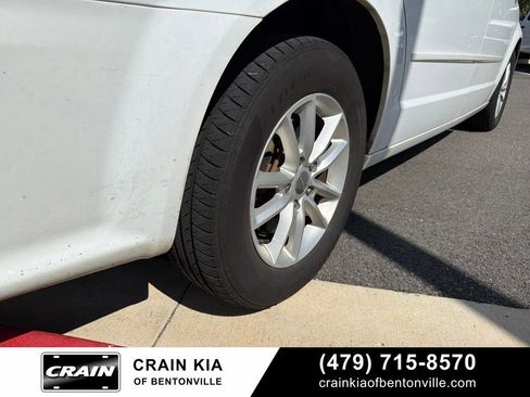 Used 2014 Dodge Grand Caravan SXT w/ UConnect Hands-Free Group FWD image 6