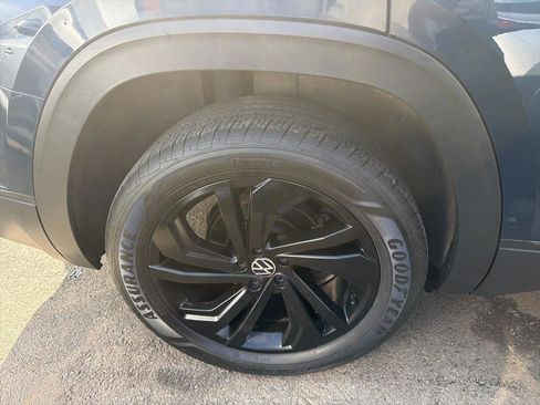 Used 2022 Volkswagen Atlas SE w/ Panoramic Sunroof Package image 5