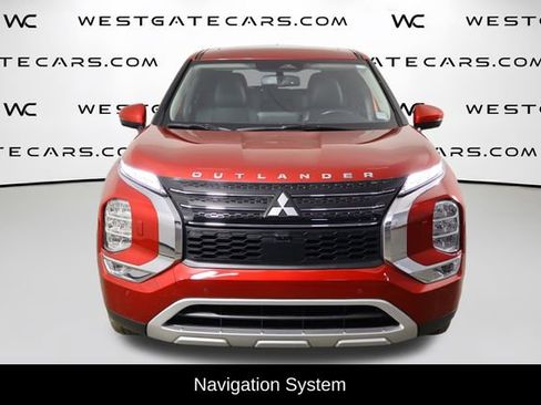 Used 2024 Mitsubishi Outlander SE image 2