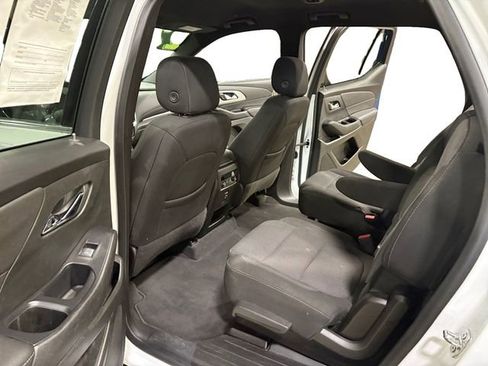 Used 2022 Chevrolet Traverse LT image 10