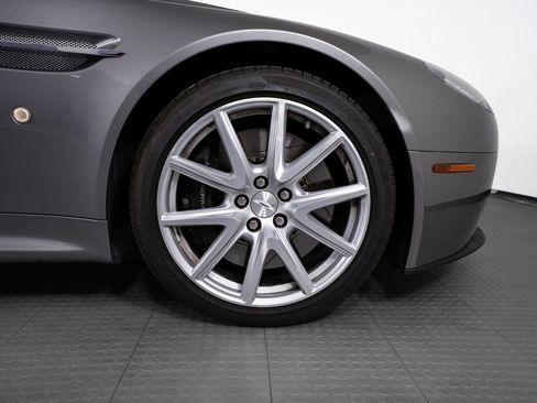 Used 2012 Aston Martin V8 Vantage Roadster RWD image 27