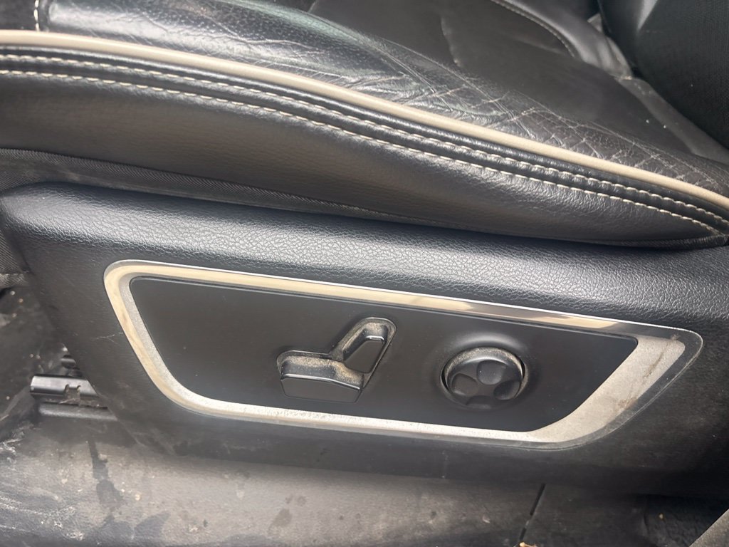 Used 2019 RAM 1500 Laramie AWD/4WD image 10