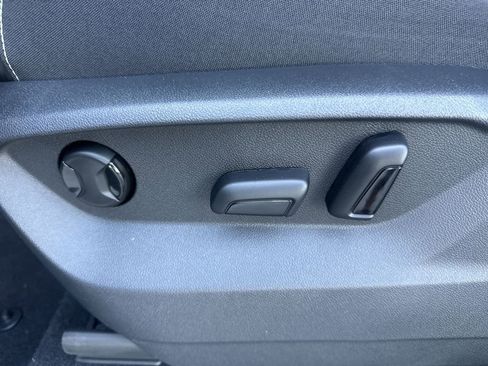 New 2026 Volkswagen Atlas Cross Sport SE image 12