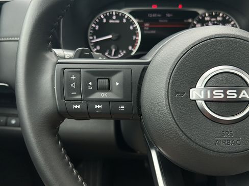 Used 2025 Nissan Pathfinder SV w/ SV Premium Package FWD image 29