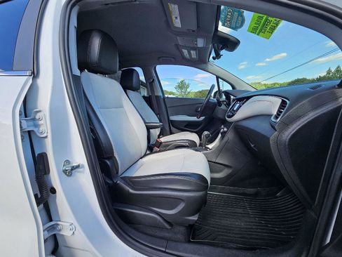 Used 2019 Chevrolet Trax LT w/ Driver Confidence Package FWD image 12