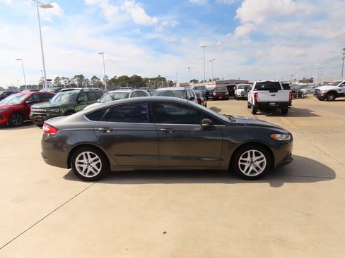 Used 2015 Ford Fusion SE image 10