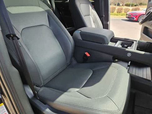 Used 2023 Land Rover Defender 130 X-Dynamic SE image 25