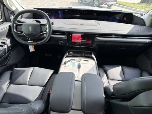 New 2026 Lincoln Navigator Reserve AWD/4WD image 24