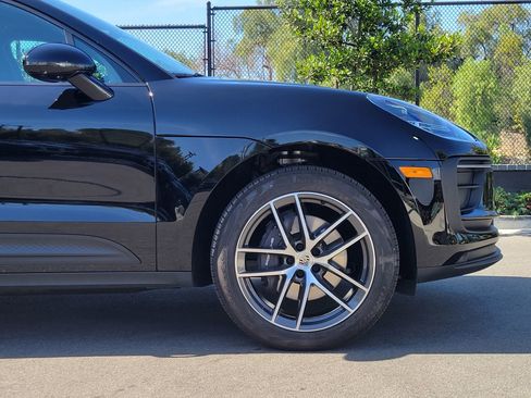 Used 2026 Porsche Macan AWD/4WD image 11
