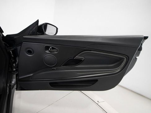 Used 2019 Aston Martin DB11 AMR image 45