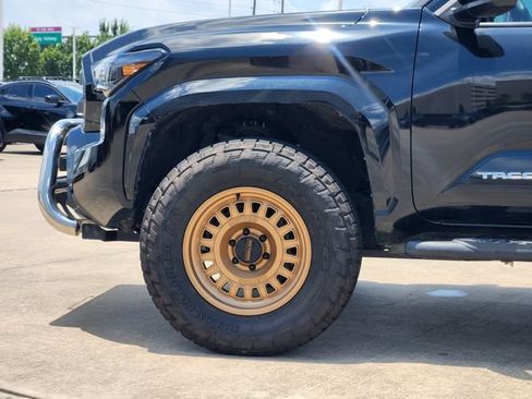 Certified 2025 Toyota Tacoma SR5 AWD/4WD image 8