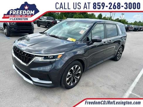 Used 2023 Kia Carnival EX FWD image 1