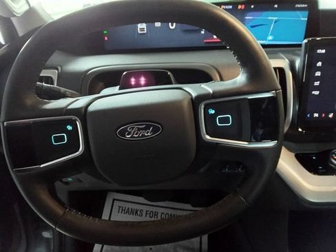 Used 2025 Ford Expedition Active RWD image 14