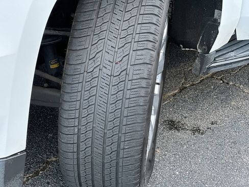Used 2018 Chevrolet Tahoe Premier AWD/4WD image 25