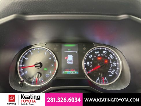 Used 2021 Toyota RAV4 XLE AWD/4WD image 24