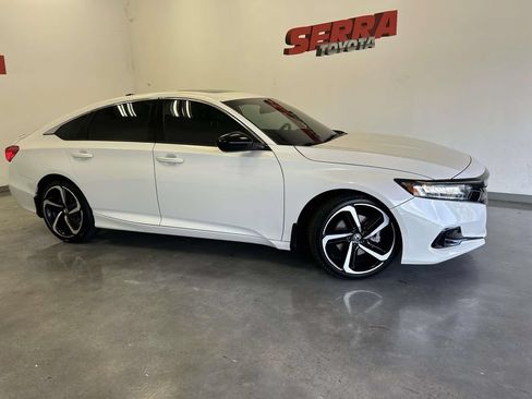 Used 2022 Honda Accord Sport image 2