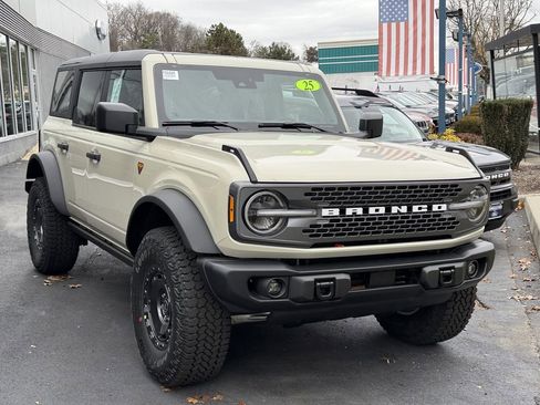 New 2025 Ford Bronco Badlands w/ Sasquatch Package AWD/4WD image 1