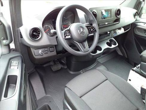 Used 2024 Mercedes-Benz Sprinter 2500 image 8