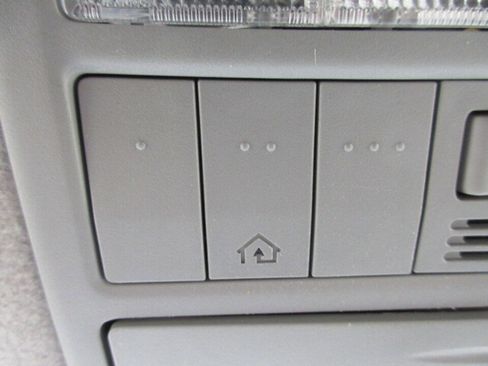 Used 2013 Toyota Highlander Limited image 24