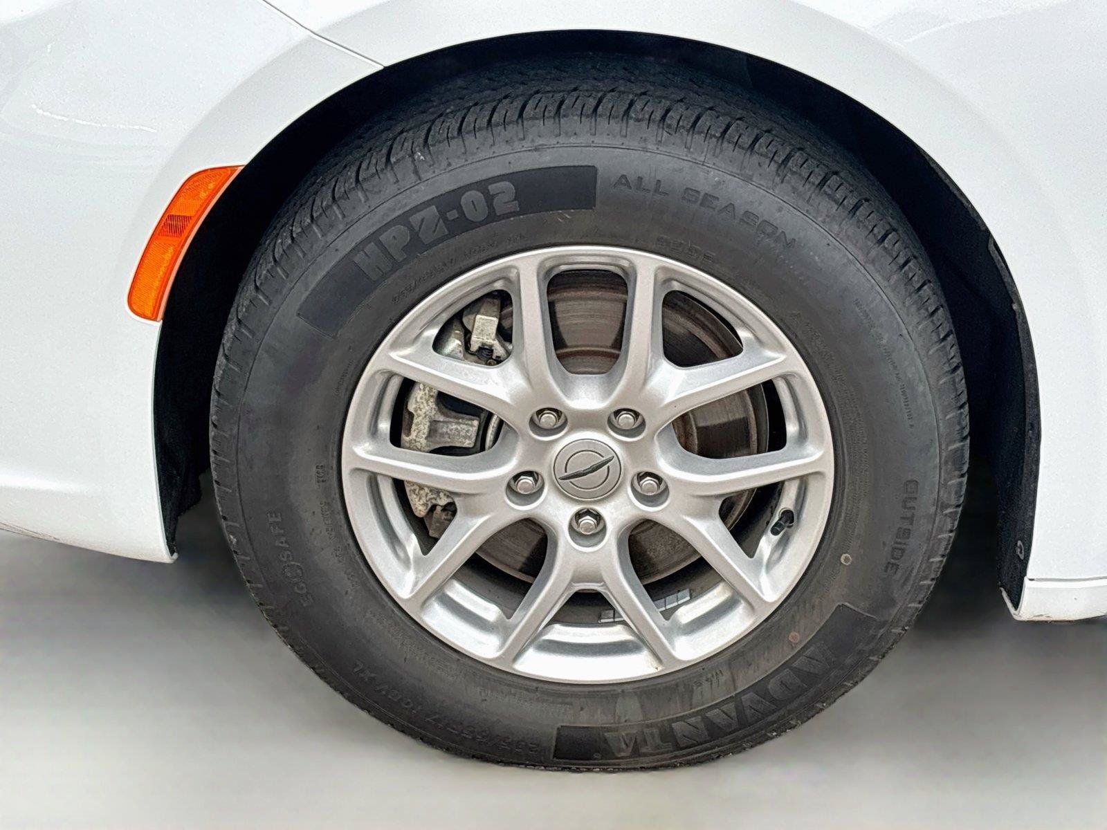 Certified 2025 Chrysler Pacifica Select FWD image 30