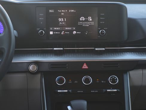 Used 2022 Kia Carnival LX image 16