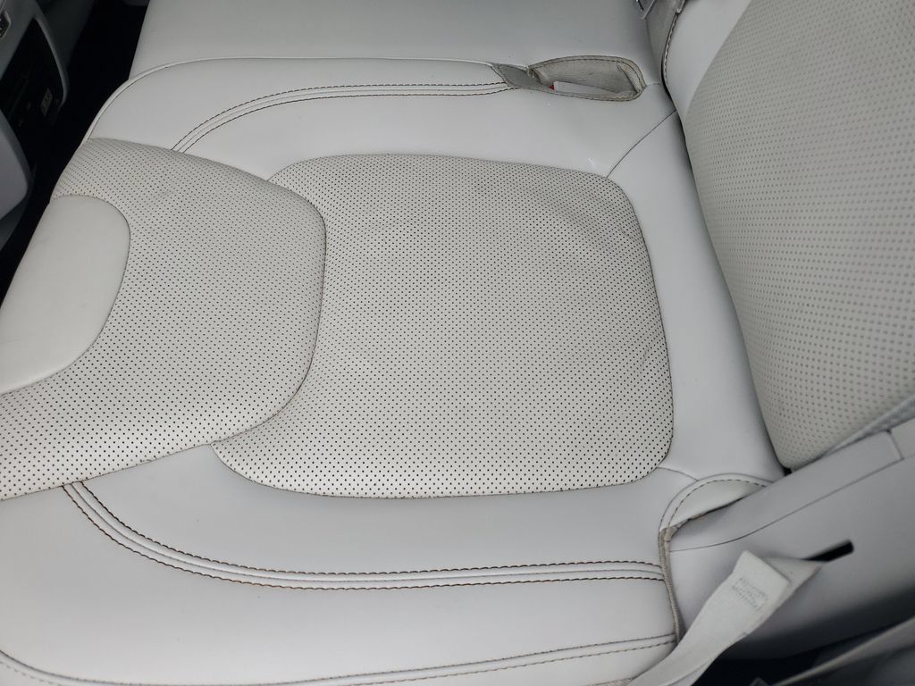 Certified 2019 Jeep Cherokee Limited w/ Luxury Group FWD image 14