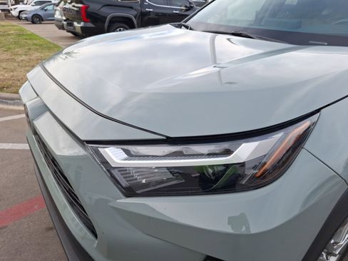 Used 2022 Toyota RAV4 XLE Premium image 9