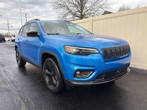 Used 2023 Jeep Cherokee Altitude Lux AWD/4WD image 2