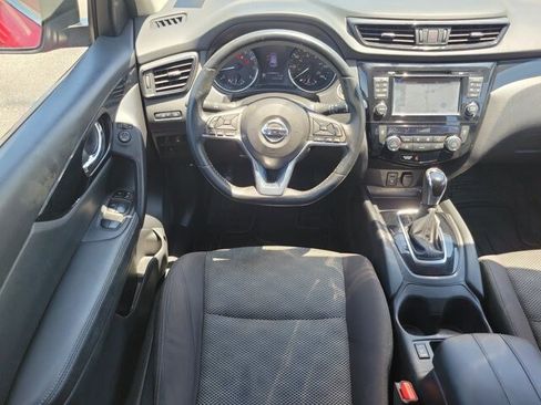 Used 2018 Nissan Rogue Sport SV w/ SV Technology Package FWD image 14